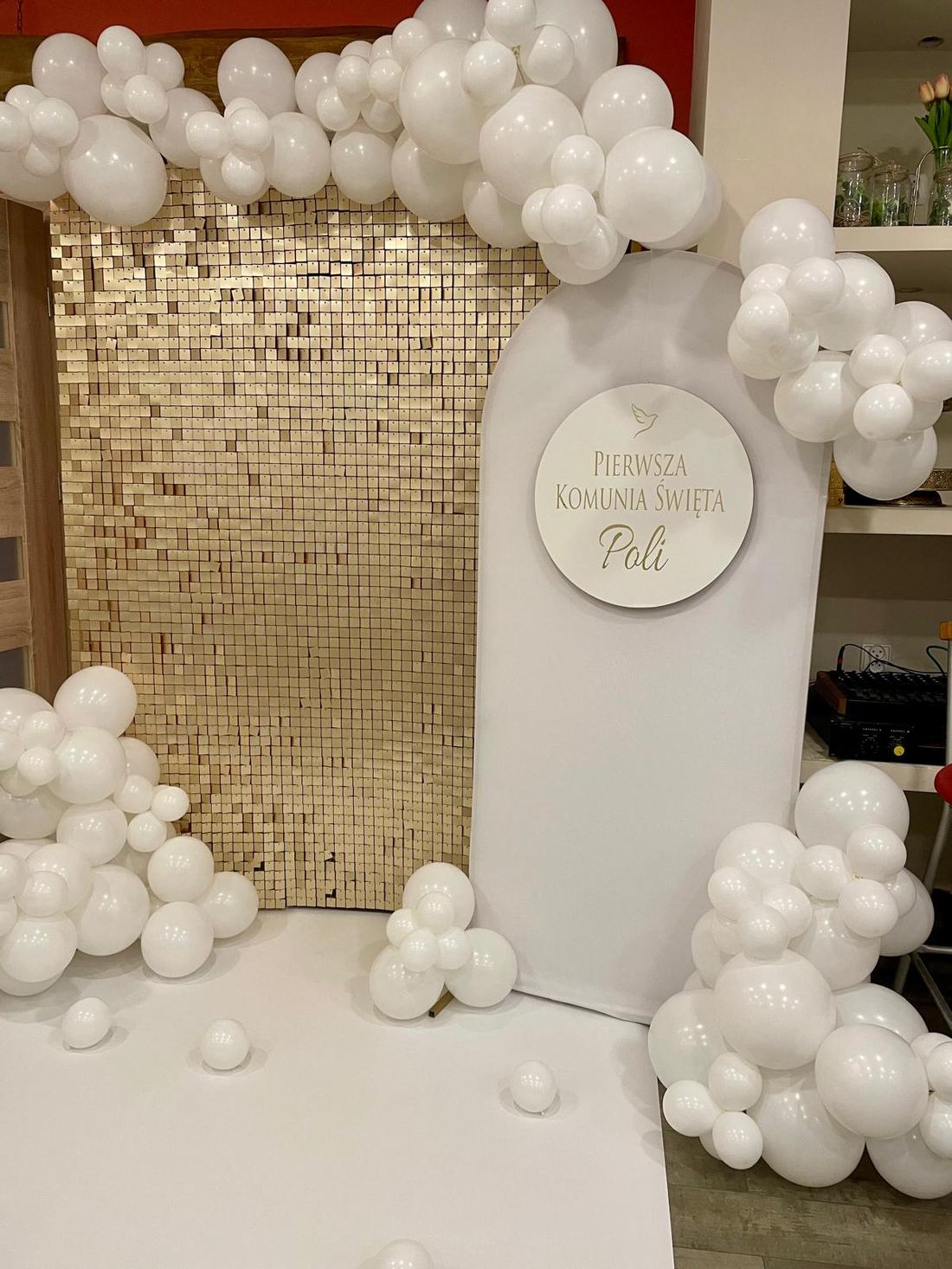 Komunia – dekoracje białe, sala bankietowa Złotoryja