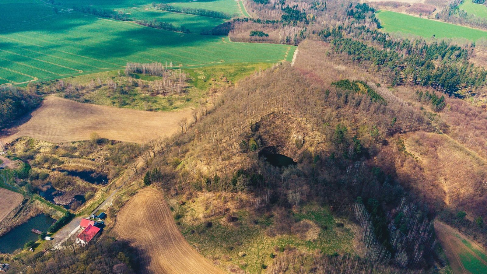 Kraina Wygasłych Wulkanów – dawny wulkan przy agroturystyce u Zygmunta